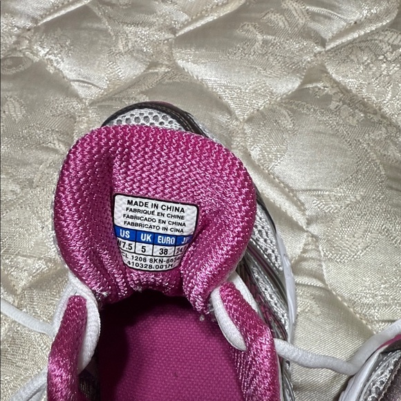 Mizuno Women's Gray and Pink Athletic Shoes - Picture 6 of 7